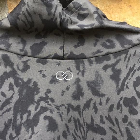 Leopard printed long sleeve athletic shirt by Carrie Underwood brand concert🌷 - Picture 7 of 7